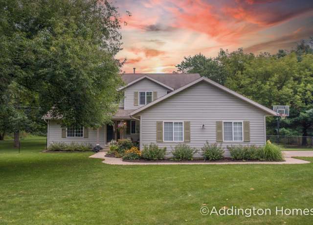 Property at 10720 Summit Ave NE, Rockford, MI 49341, 3 beds, 2.5 baths