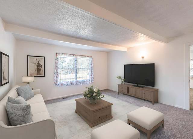 Property at 13664 Wabasis Ave NE, Cedar Springs, MI 49319, 5 beds, 2.5 baths