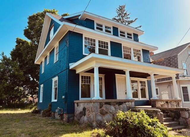 Property at 328 W Mason St, Jackson, MI 49203, 4 beds, 1.5 baths