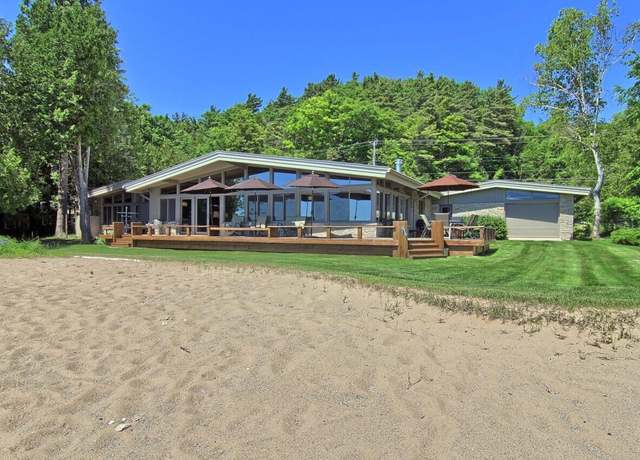 Property at 6863 Crystal Dr, Beulah, MI 49617, 3 beds, 2.5 baths