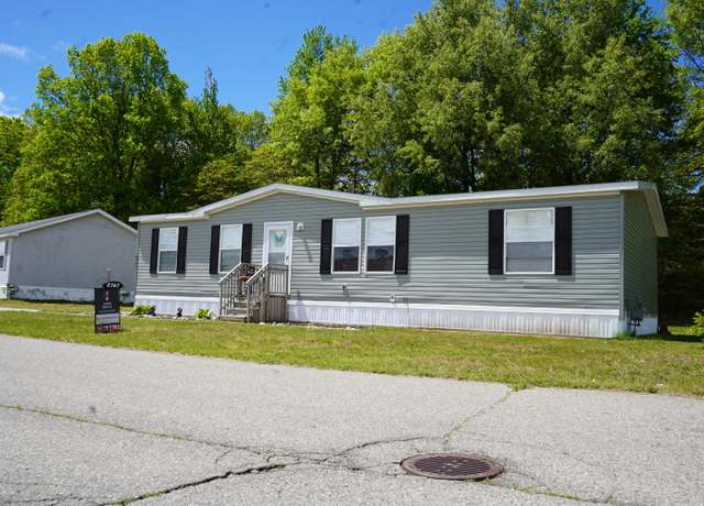 Property at 8747 Muirfield Dr, West Olive, MI 49460, 3 beds, 2 baths