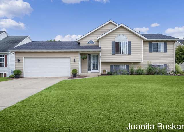 Property at 440 Ridgefield Dr, Coopersville, MI 49404, 4 beds, 2 baths