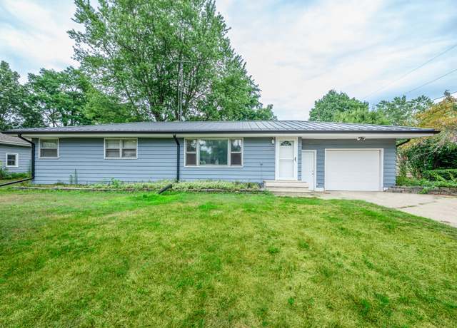 Property at 2705 Oakwood Ln, St. Joseph, MI 49085, 3 beds, 1.5 baths