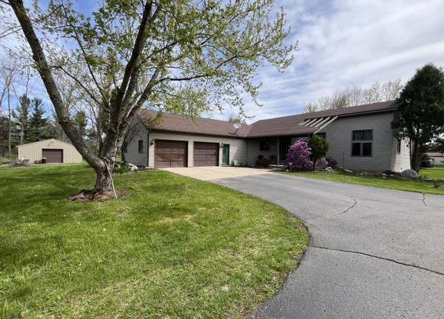 Property at 9610 Grange Ave NE, Rockford, MI 49341, 5 beds, 3.5 baths