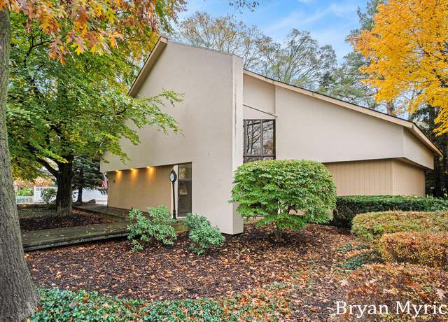 Property at 140 E 29th St, Holland, MI 49423, 4 beds, 2.5 baths
