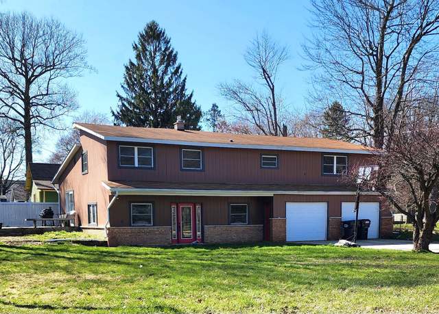 Property at 748 Green St, South Haven, MI 49090, 5 beds, 2 baths