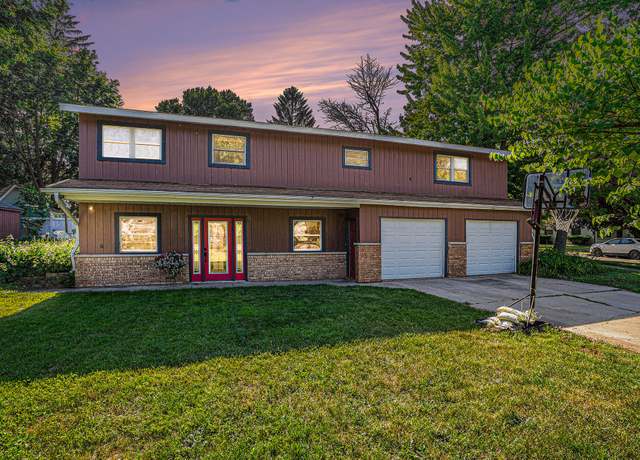 Property at 748 Green St, South Haven, MI 49090, 5 beds, 2 baths