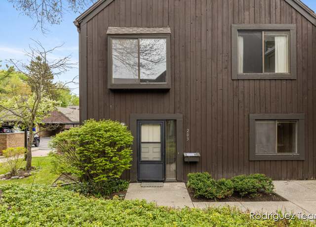 Property at 203 Paisley Ct, Kalamazoo, MI 49006, 3 beds, 2.5 baths