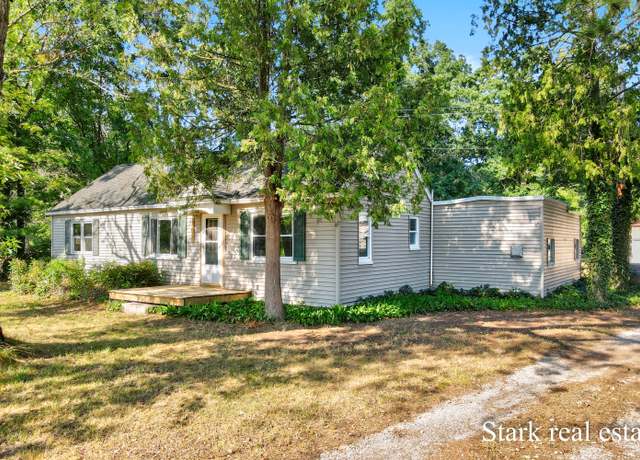 Property at 301 S Maple Island Rd, Muskegon, MI 49442, 3 beds, 1 bath