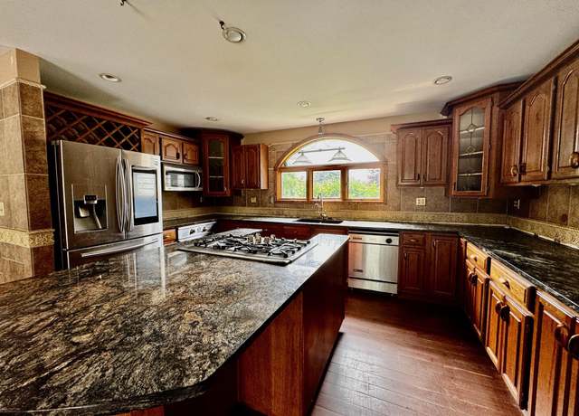 Property at 13736 Stone Jug Rd, Battle Creek, MI 49015, 3 beds, 3.5 baths