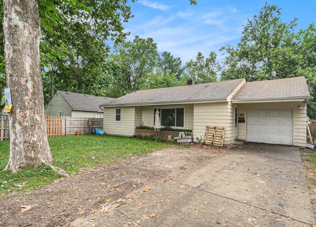 Property at 1013 Chrysler St, Kalamazoo, MI 49048, 4 beds, 1.5 baths