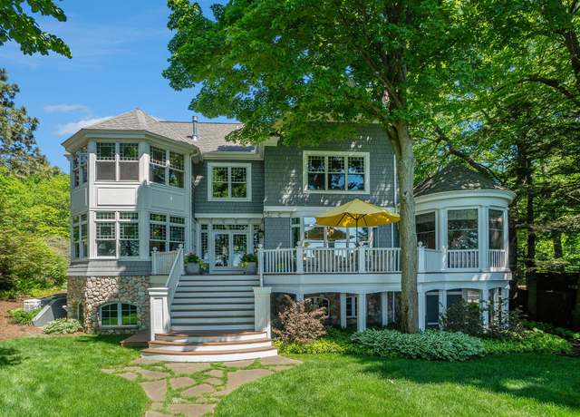 Property at 6059 Lakeshore Dr, West Olive, MI 49460, 5 beds, 4 baths