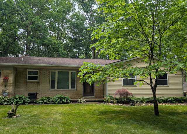Property at 810 Oakgrove, Highland, MI 48356, 3 beds, 2 baths