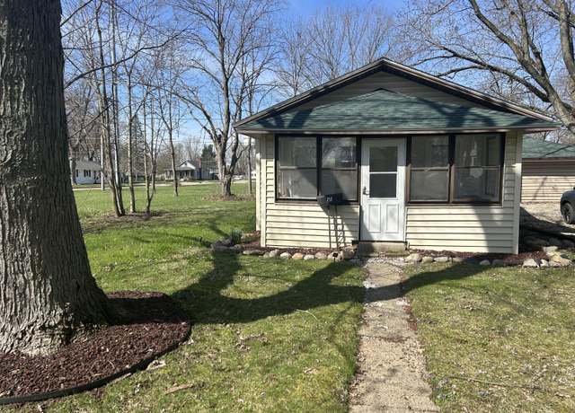 Property at 717 S Hooker Ave, Three Rivers, MI 49093, 2 beds, 1 bath