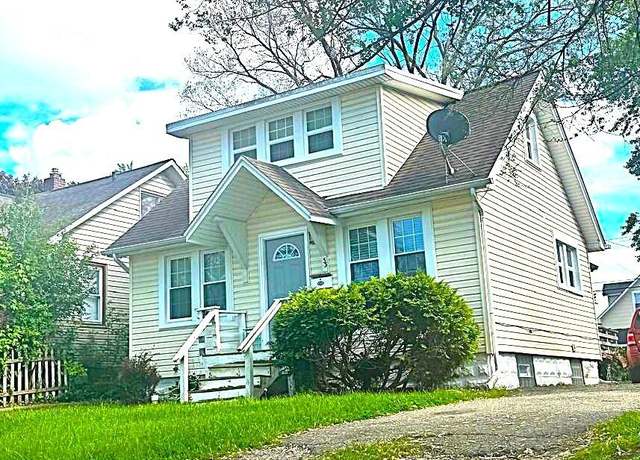 Property at 33 W Beverly Ave, Pontiac, MI 48340, 4 beds, 1.5 baths