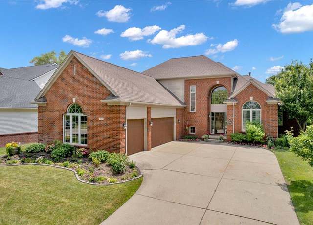 Property at 723 Bay Pointe Dr, Oxford, MI 48371, 4 beds, 3.5 baths