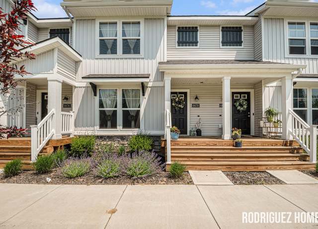 Property at 6678 S Square Ln, Rockford, MI 49341, 3 beds, 2.5 baths
