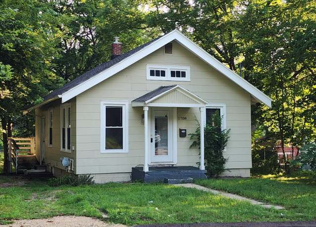 Property at 1709 Jefferson Ave, Kalamazoo, MI 49007, 4 beds, 1 bath