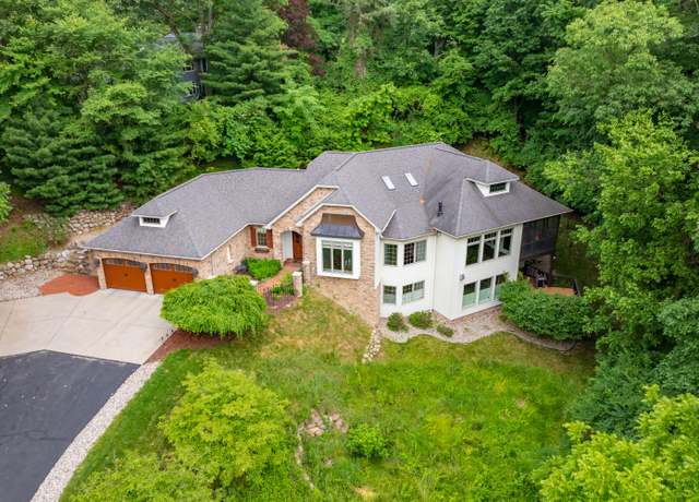 Property at 1431 Edgemoor Ave, Kalamazoo, MI 49008, 4 beds, 3.5 baths