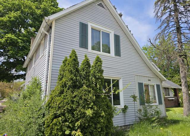 Property at 1335 Kalamazoo Ave SE, Grand Rapids, MI 49507, 3 beds, 1.5 baths
