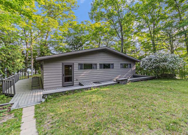 Property at 6253 Loggers Ln, Ludington, MI 49431, 3 beds, 1.5 baths