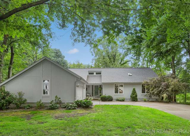 Property at 4485 Chateau Dr W, Hudsonville, MI 49426, 4 beds, 3.5 baths