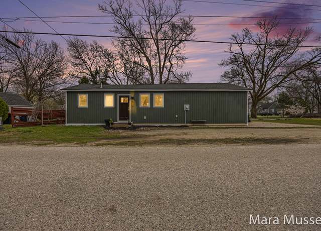 Property at 473 W 22nd St, Holland, MI 49423, 2 beds, 1.5 baths