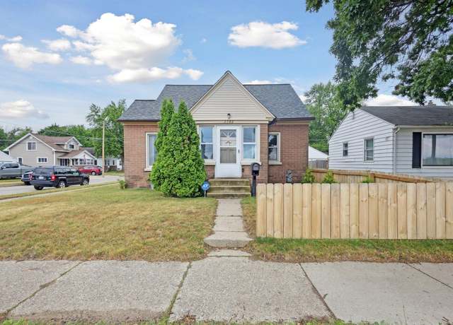 Property at 2502 Porter St SW, Wyoming, MI 49519, 3 beds, 1.5 baths