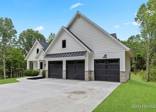 Property at 8571 Young Ave NE, Rockford, MI 49341, 5 beds, 3 baths