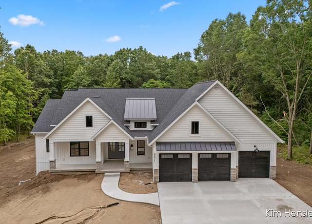 Property at 8571 Young Ave NE, Rockford, MI 49341, 5 beds, 3 baths