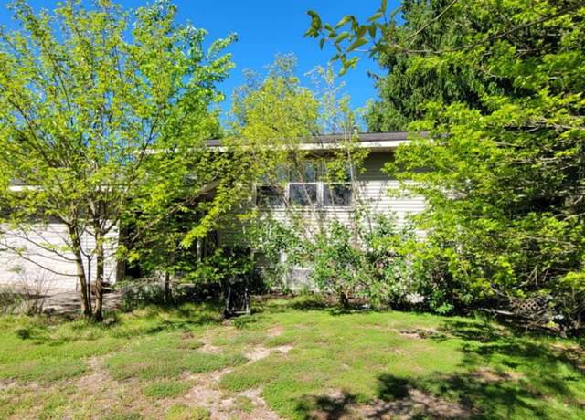 Property at 3885 140th Ave, Holland, MI 49424, 4 beds, 2 baths