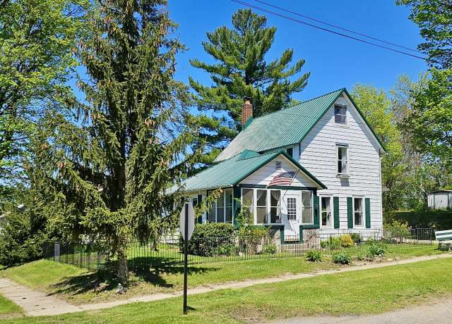 Property at 61 E Church St NE, Cedar Springs, MI 49319, 4 beds, 2 baths