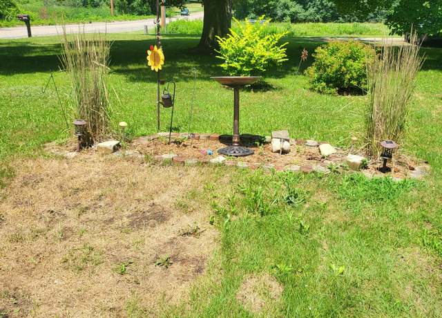 Property at 1001 S Dettman Rd, Jackson, MI 49203, 3 beds, 1 bath