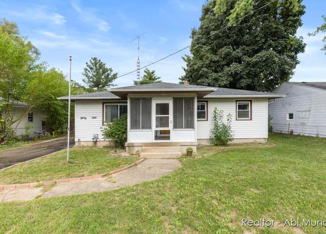Property at 49 47th St SE, Grand Rapids, MI 49548, 3 beds, 1 bath