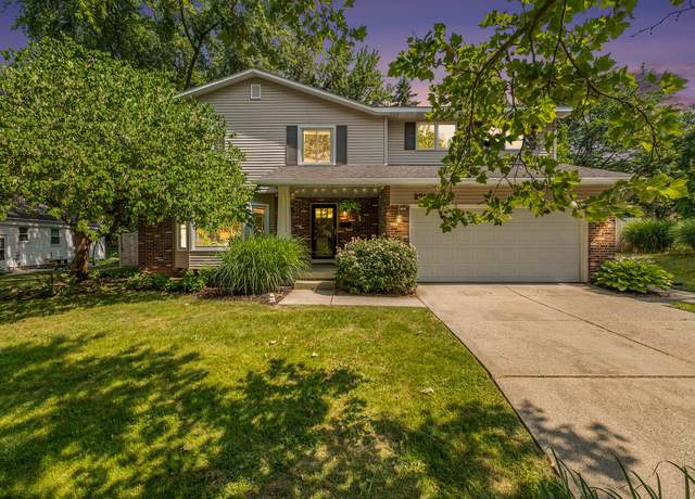 Property at 2211 Skyline Dr NW, Grand Rapids, MI 49504, 4 beds, 3.5 baths