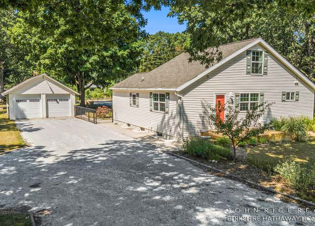Property at 1467 N Getty St, Muskegon, MI 49445, 3 beds, 2 baths