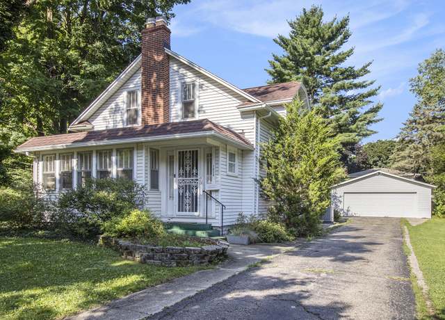 Property at 1034 Weaver Ave, Kalamazoo, MI 49006, 4 beds, 2.5 baths