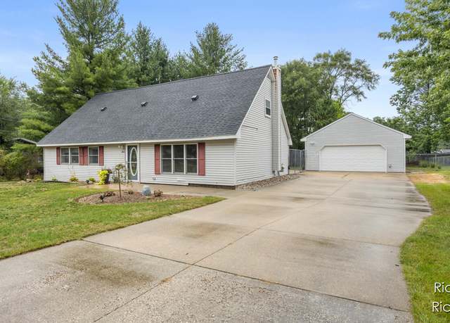 Property at 2031 Garret Dr NE, Grand Rapids, MI 49525, 3 beds, 3 baths