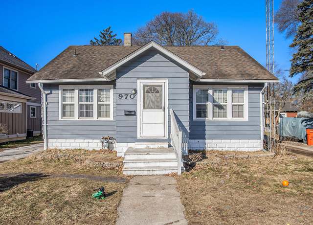 Property at 970 Monroe St, Benton Harbor, MI 49022, 4 beds, 1.5 baths