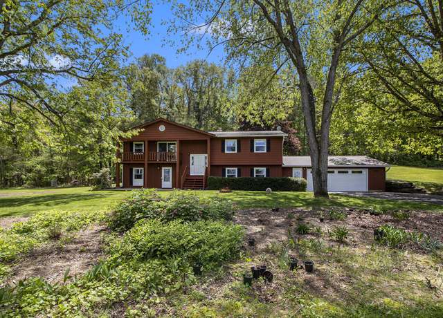 Property at 2725 W B Ave, Plainwell, MI 49080, 4 beds, 3 baths