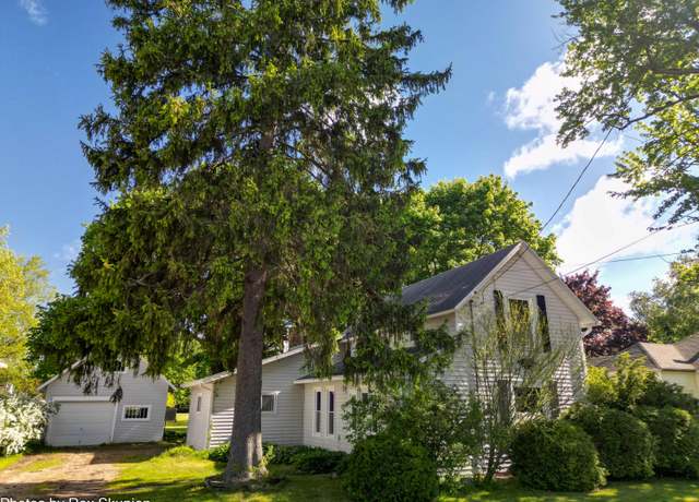 Property at 135 E Commerce St, Grant, MI 49327, 4 beds, 1 bath