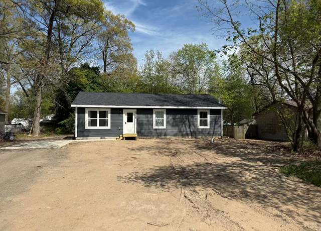 Property at 2048 Center St, Muskegon, MI 49442, 3 beds, 1 bath
