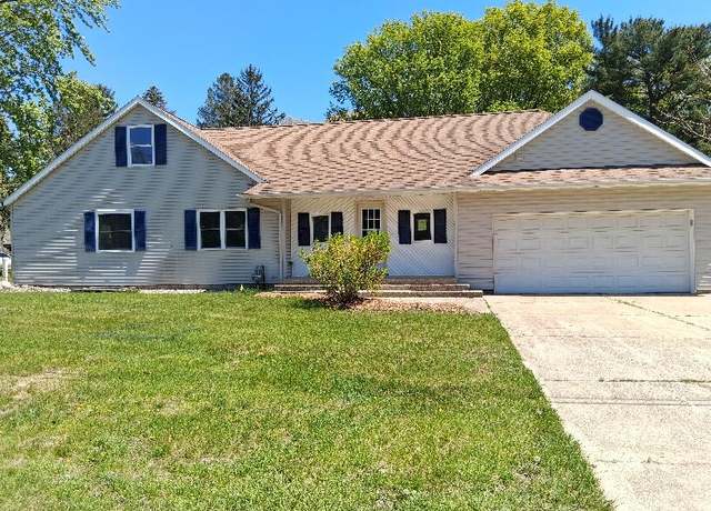 Property at 243 Lake Dr, Muskegon, MI 49441, 3 beds, 2.5 baths