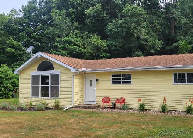 Property at 68538 8th Ave, South Haven, MI 49090, 4 beds, 2 baths