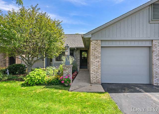 Property at 3028 Maple Villa Dr SE, Grand Rapids, MI 49508, 2 beds, 2 baths
