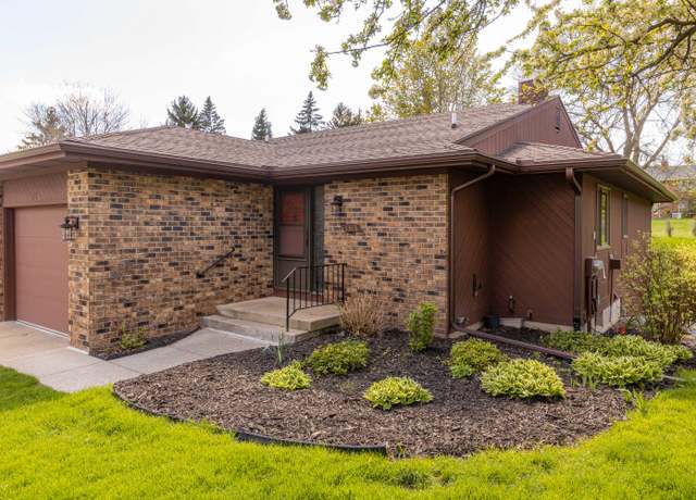 Property at 1313 Cranbrook Ter NE, Grand Rapids, MI 49505, 3 beds, 2.5 baths