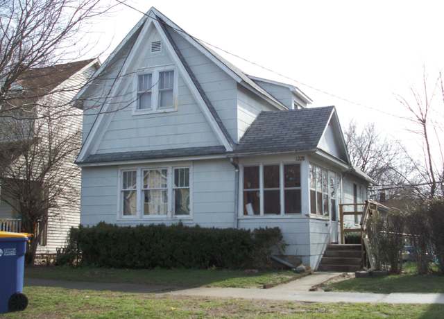 Property at 1228 Quarry Ave NW, Grand Rapids, MI 49504, 3 beds, 1.5 baths