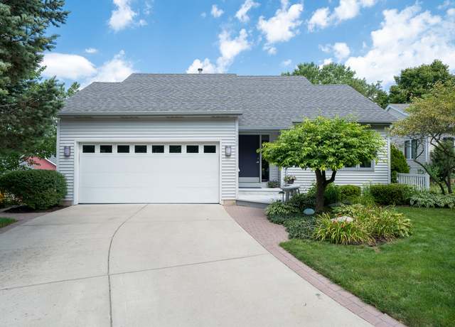 Property at 1500 Lenox Rd SE, Grand Rapids, MI 49506, 4 beds, 2.5 baths
