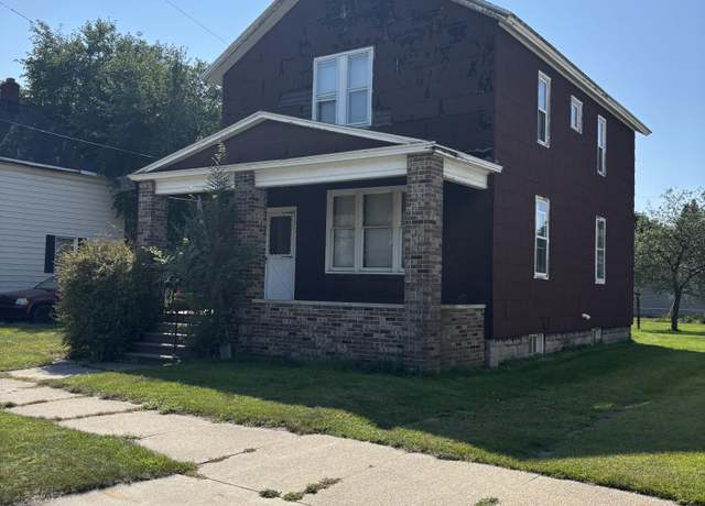Property at 810 Vine St, Manistee, MI 49660, 3 beds, 1.5 baths