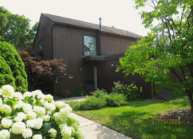 Property at 1 Westbury Ct, Ann Arbor, MI 48105, 3 beds, 2 baths